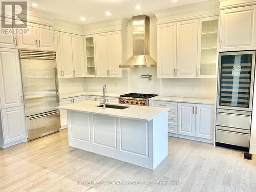 9 Perigo Court, Richmond Hill, ON - Indoor Photo Showing Kitchen With Upgraded Kitchen