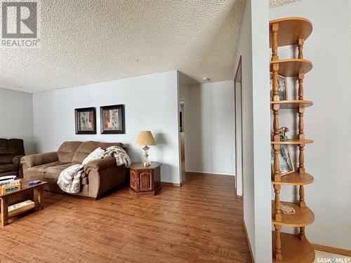 18 Waterloo Road, Yorkton, SK - Indoor Photo Showing Living Room