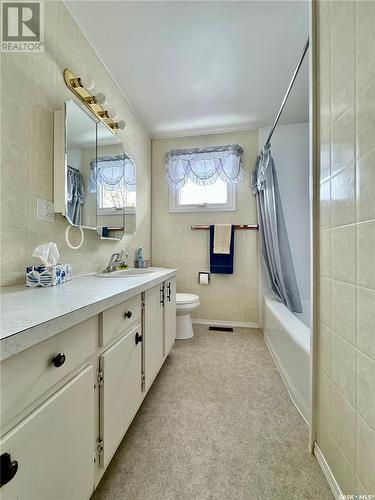 18 Waterloo Road, Yorkton, SK - Indoor Photo Showing Bathroom