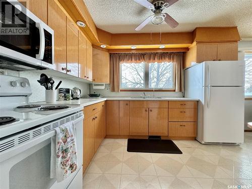 18 Waterloo Road, Yorkton, SK - Indoor Photo Showing Kitchen