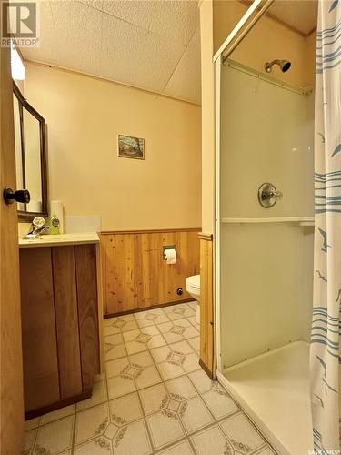 18 Waterloo Road, Yorkton, SK - Indoor Photo Showing Bathroom