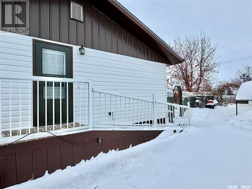 18 Waterloo Road, Yorkton, SK - Outdoor With Exterior