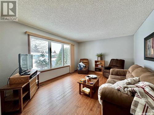 18 Waterloo Road, Yorkton, SK - Indoor Photo Showing Living Room