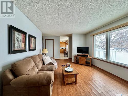 18 Waterloo Road, Yorkton, SK - Indoor Photo Showing Living Room