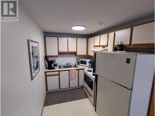 1610 Gordon Drive Unit# 206, Kelowna, BC - Indoor Photo Showing Kitchen With Double Sink