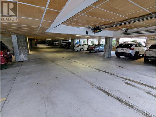 1610 Gordon Drive Unit# 206, Kelowna, BC - Indoor Photo Showing Garage