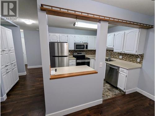 1610 Gordon Drive Unit# 206, Kelowna, BC - Indoor Photo Showing Kitchen