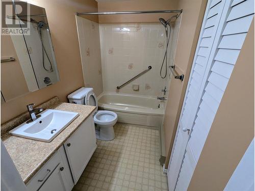 1610 Gordon Drive Unit# 206, Kelowna, BC - Indoor Photo Showing Bathroom