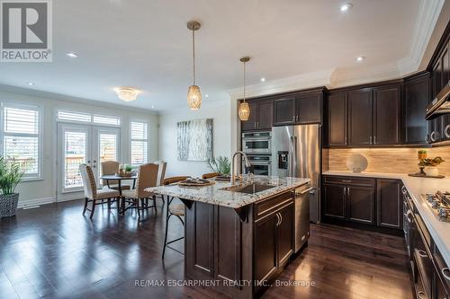 31 Forest Ridge Avenue, Hamilton, ON - Indoor Photo Showing Kitchen With Double Sink With Upgraded Kitchen