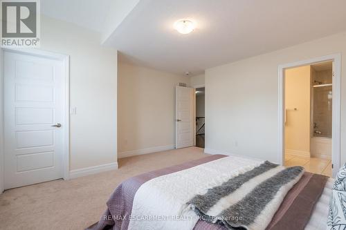 31 Forest Ridge Avenue, Hamilton, ON - Indoor Photo Showing Bedroom