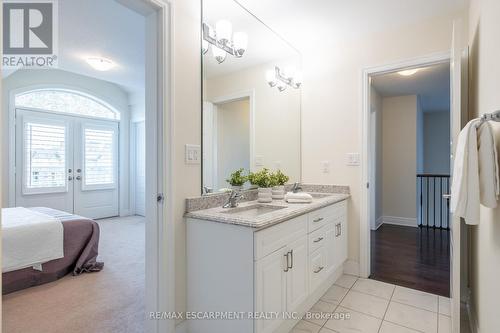 31 Forest Ridge Avenue, Hamilton, ON - Indoor Photo Showing Bathroom