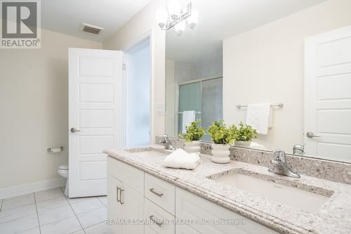 31 Forest Ridge Avenue, Hamilton, ON - Indoor Photo Showing Bathroom