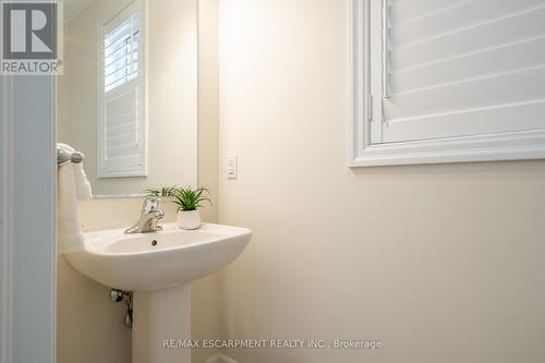 31 Forest Ridge Avenue, Hamilton, ON - Indoor Photo Showing Bathroom