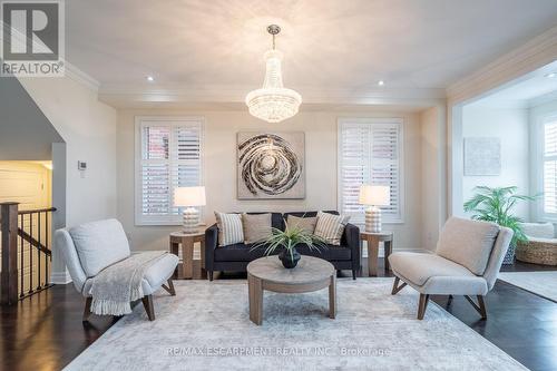 31 Forest Ridge Avenue, Hamilton, ON - Indoor Photo Showing Living Room