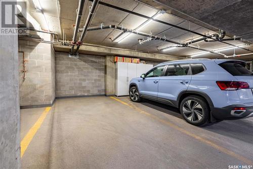 802 2300 Broad Street, Regina, SK - Indoor Photo Showing Garage