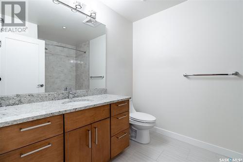 802 2300 Broad Street, Regina, SK - Indoor Photo Showing Bathroom