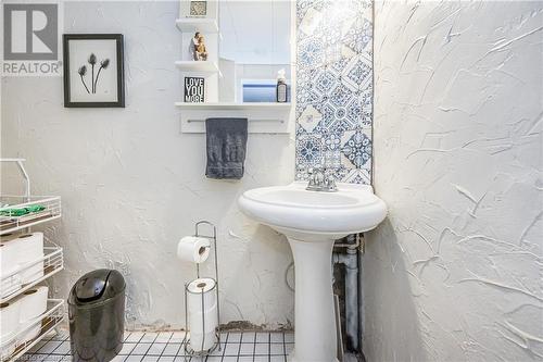 Bathroom featuring tile patterned floors - 48 Dane Street, Kitchener, ON - Indoor Photo Showing Bathroom