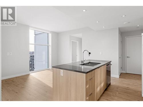 2X09 3430 E Kent Avenue South Street, Vancouver, BC - Indoor Photo Showing Kitchen With Double Sink