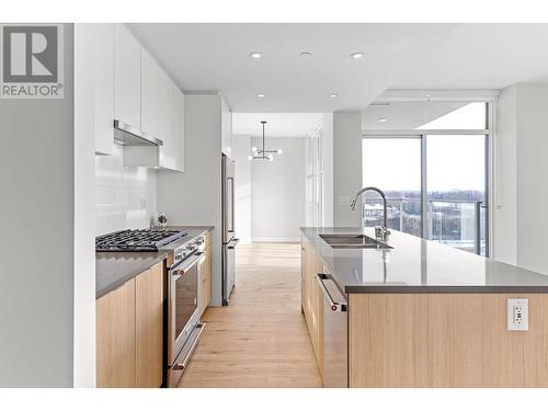 2X09 3430 E Kent Avenue South Street, Vancouver, BC - Indoor Photo Showing Kitchen With Double Sink With Upgraded Kitchen