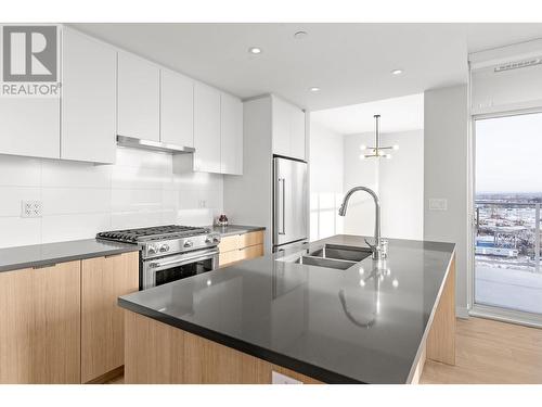 2X09 3430 E Kent Avenue South Street, Vancouver, BC - Indoor Photo Showing Kitchen With Double Sink With Upgraded Kitchen