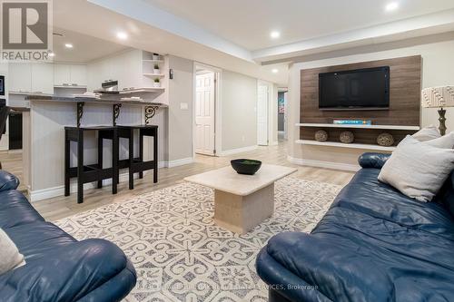 516 Mayzel Road, Burlington, ON - Indoor Photo Showing Living Room