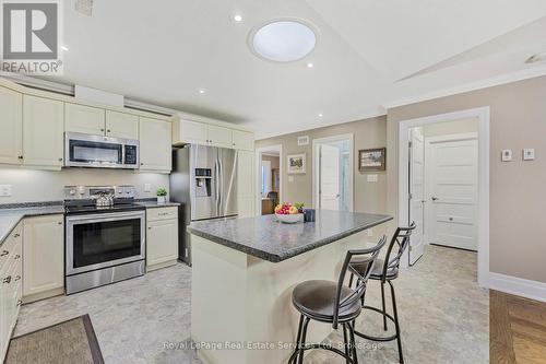 39 Clover Crescent, Wasaga Beach, ON - Indoor Photo Showing Kitchen With Stainless Steel Kitchen