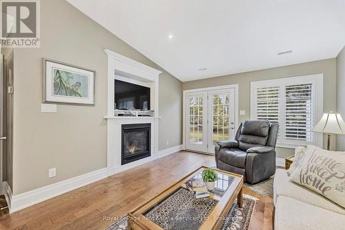 39 Clover Crescent, Wasaga Beach, ON - Indoor Photo Showing Living Room With Fireplace