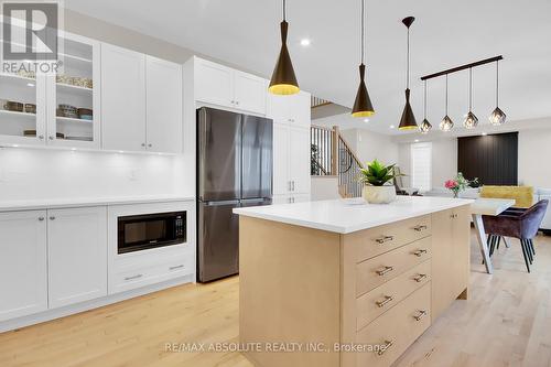 12 Jargeau Road, Ottawa, ON - Indoor Photo Showing Kitchen With Upgraded Kitchen