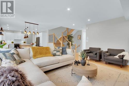 12 Jargeau Road, Ottawa, ON - Indoor Photo Showing Living Room