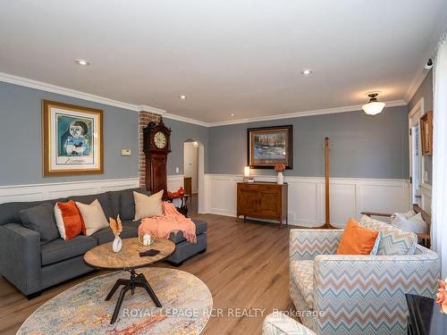 218 Main St, Erin, ON - Indoor Photo Showing Living Room