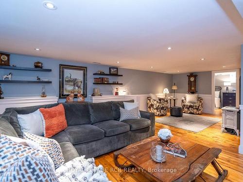 218 Main St, Erin, ON - Indoor Photo Showing Living Room