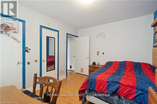 7988 Watson Street, Niagara Falls (213 - Ascot), ON - Indoor Photo Showing Bedroom