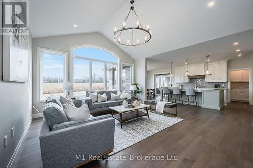 101058 Side Road 10, East Garafraxa, ON - Indoor Photo Showing Living Room