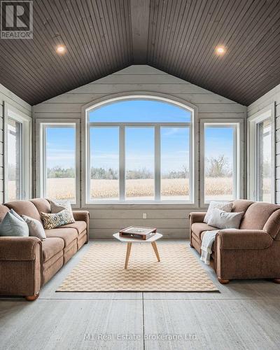 101058 Side Road 10, East Garafraxa, ON - Indoor Photo Showing Living Room