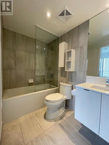 1011 Nt - 99 Broadway Avenue, Toronto, ON - Indoor Photo Showing Bathroom