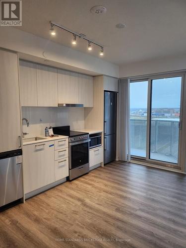 1515 - 195 Commerce Street, Vaughan, ON - Indoor Photo Showing Kitchen