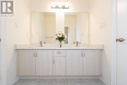 63 Milliken Drive, Aurora, ON - Indoor Photo Showing Bathroom