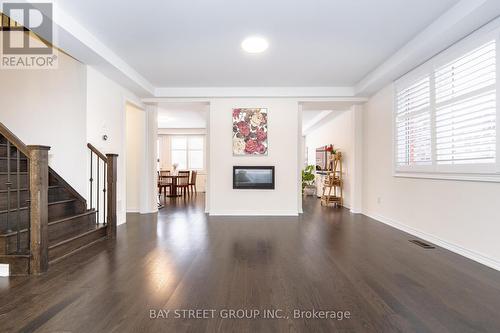 63 Milliken Drive, Aurora, ON - Indoor Photo Showing Living Room