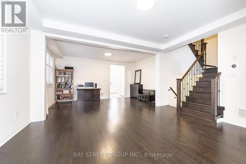 63 Milliken Drive, Aurora, ON - Indoor Photo Showing Living Room