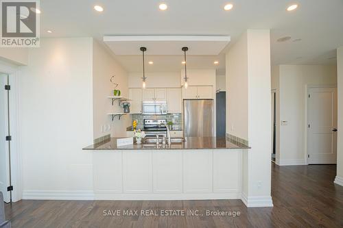 4202 - 2230 Lake Shore Boulevard W, Toronto, ON - Indoor Photo Showing Kitchen With Upgraded Kitchen