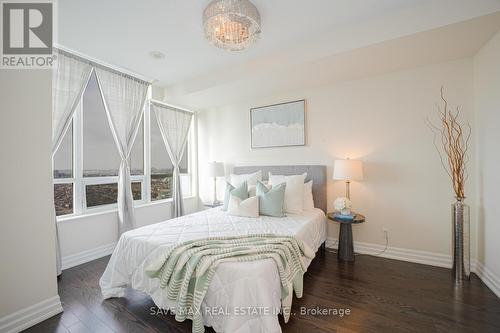 4202 - 2230 Lake Shore Boulevard W, Toronto, ON - Indoor Photo Showing Bedroom