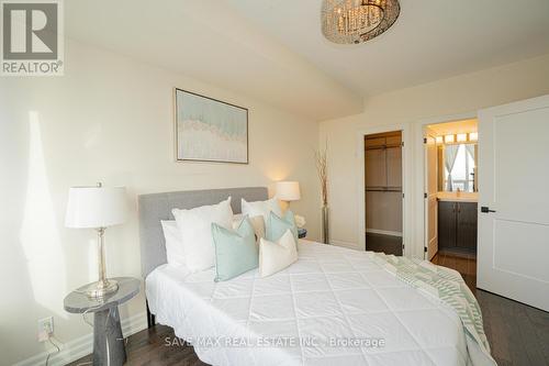 4202 - 2230 Lake Shore Boulevard W, Toronto, ON - Indoor Photo Showing Bedroom