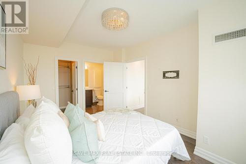 4202 - 2230 Lake Shore Boulevard W, Toronto, ON - Indoor Photo Showing Bedroom