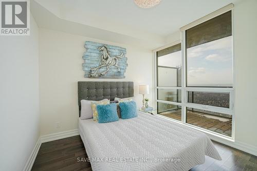 4202 - 2230 Lake Shore Boulevard W, Toronto, ON - Indoor Photo Showing Bedroom