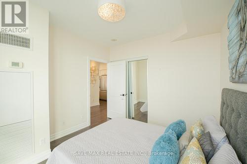 4202 - 2230 Lake Shore Boulevard W, Toronto, ON - Indoor Photo Showing Bedroom