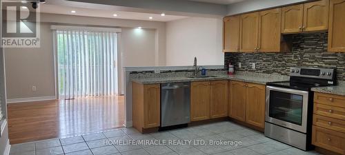 98 Marycroft (Upper) Court, Brampton, ON - Indoor Photo Showing Kitchen