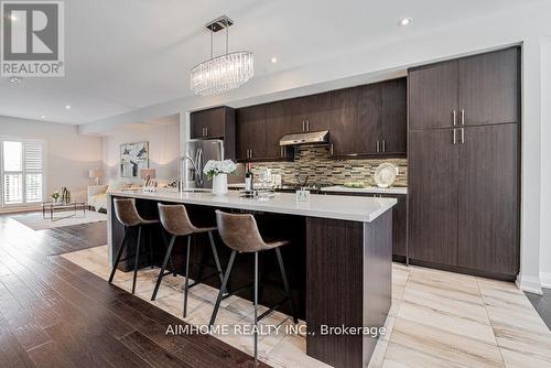 20 Mcgurran Lane, Richmond Hill, ON - Indoor Photo Showing Kitchen With Upgraded Kitchen