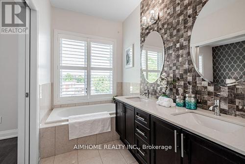 20 Mcgurran Lane, Richmond Hill, ON - Indoor Photo Showing Bathroom