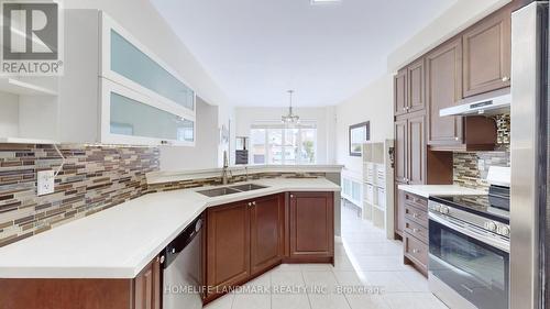 85 Kenilworth Gate, Markham, ON - Indoor Photo Showing Kitchen With Double Sink