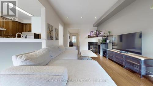 85 Kenilworth Gate, Markham, ON - Indoor Photo Showing Living Room With Fireplace